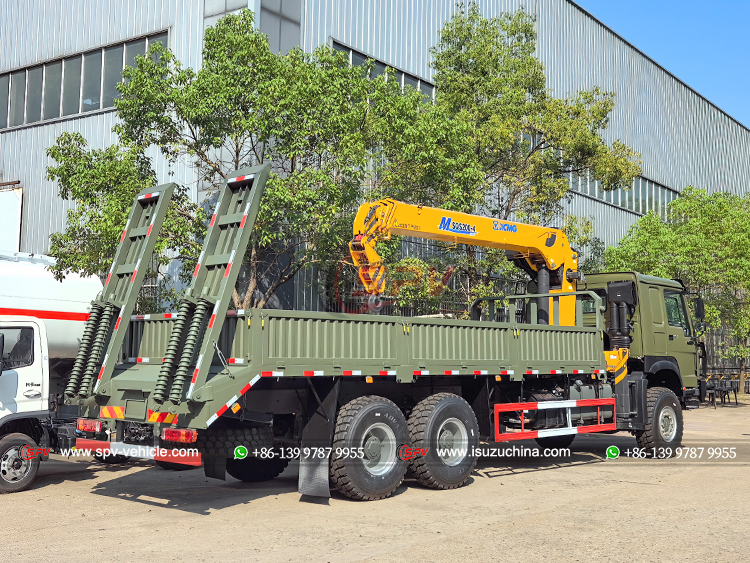 Sinotruk 6x6 Off-road Crane Truck - Rear Right