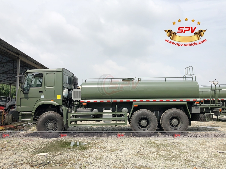 Sinotruk 6x6 Water Sprinker Truck - Left