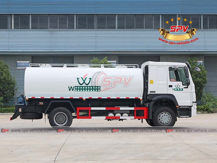 SINOTRUK 15,000 Litres Stainless Steel Drinking Water Truck - Right
