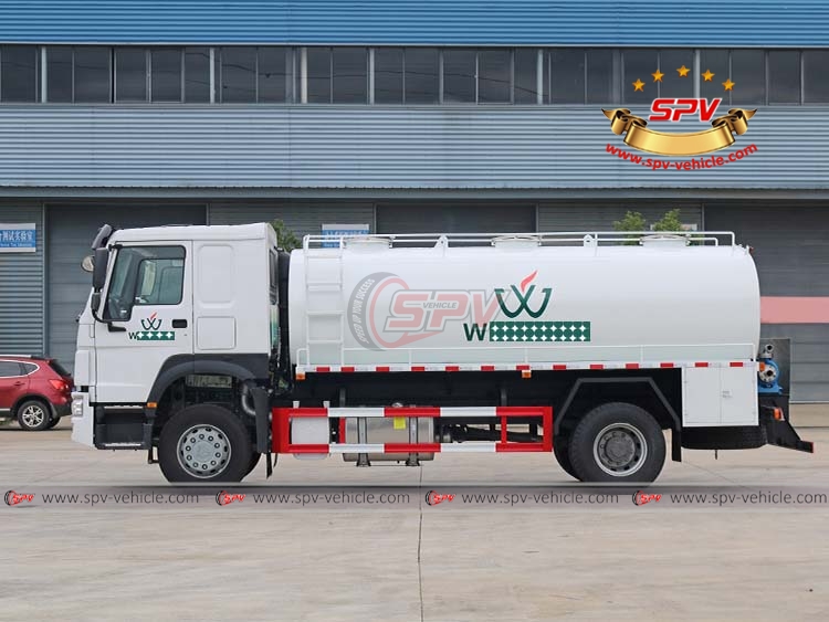SINOTRUK Heavy-duty Litres Stainless Steel Water Supply Truck - Left