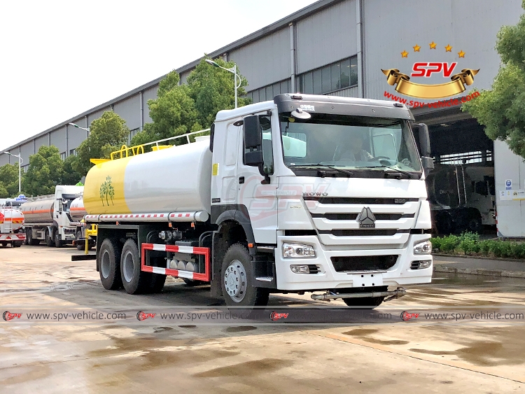 SINOTRUK 20,000 Litres Tree Watering Truck - Front Right