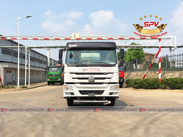 SINOTRUK 20,000 Litres Water Spraying Truck - Front