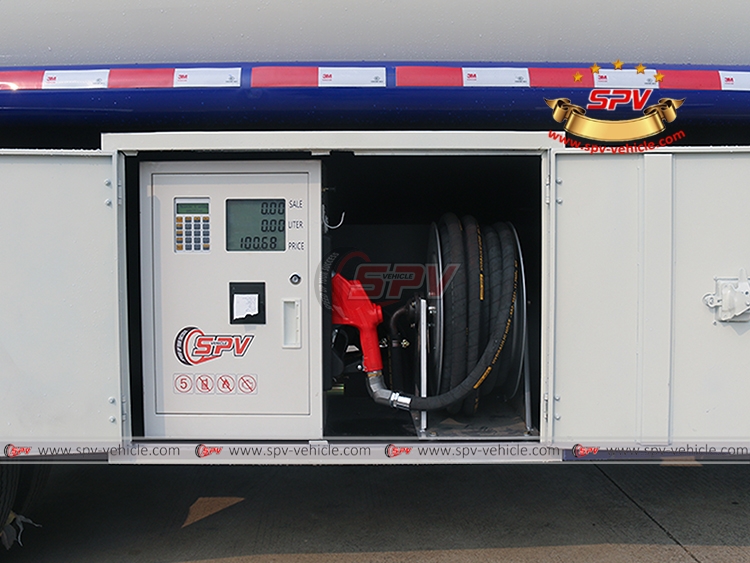 SINOTRUK 8,000 Litres Fuel Bowser - Dispenser and Reel
