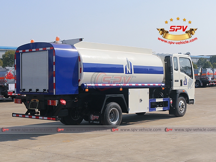 SINOTRUK 8,000 Litres Oil Transport Truck - Rear Right
