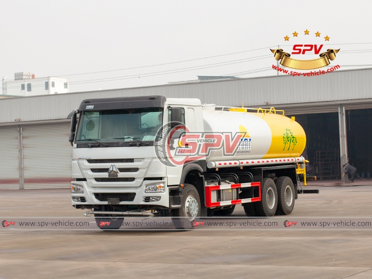 Sinotruck 20,000 Liters Water Spraying Truck to Mongolia
