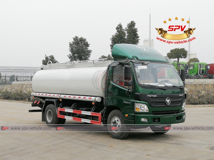 8,000 Litres Diesel Transport Truck FOTON - Front Right