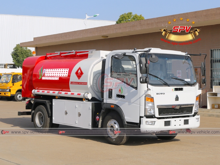 Sinotruk 6,000 Litres Fuel Bowser Truck - Front Right