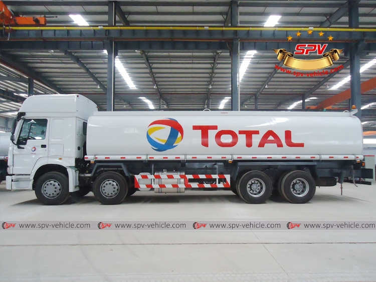 30,000 Litres Fuel Bowser Truck Sinotruk HOWO - Left
