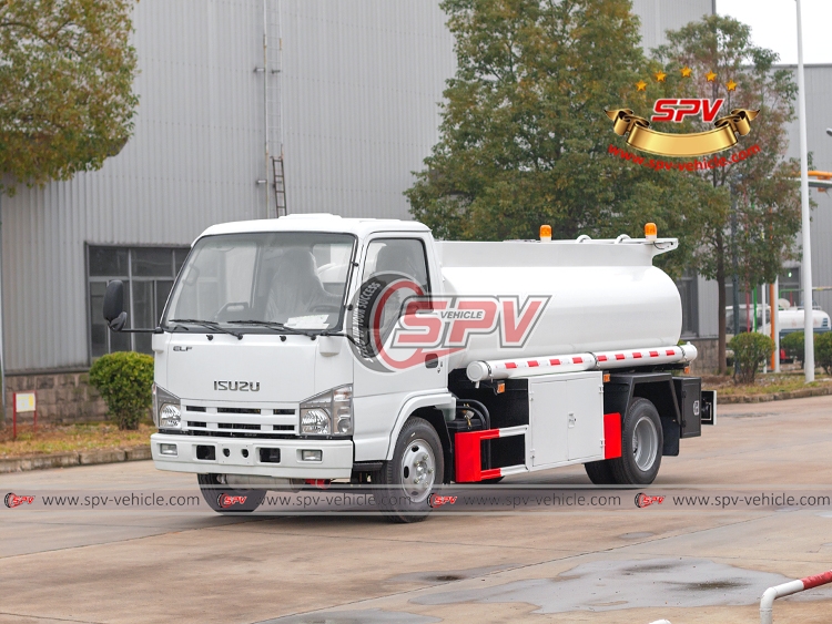 4,000 Litres Diesel Refueling Truck ISUZU - Front Left