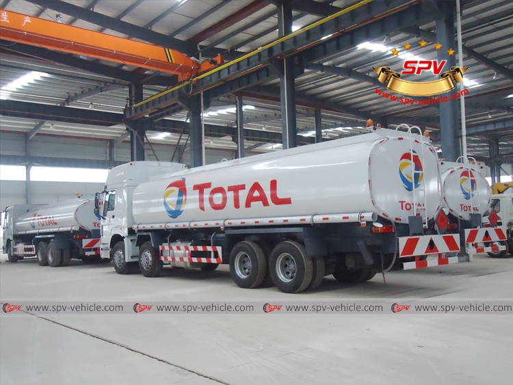 8x4 Mobile Diesel Truck Sinotruk HOWO - Rear Left