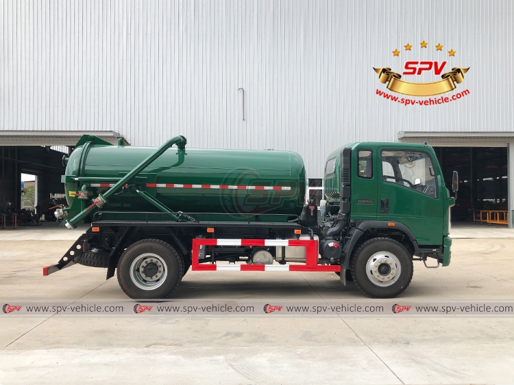 5,000 Litres Waste Vacuum Tanker Sinotruk - Right