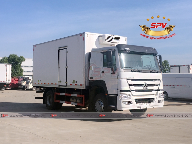 10 Tons Cold Room Truck Sinotruk - Front Right
