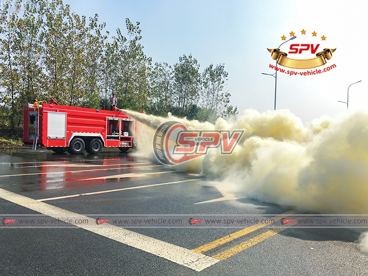 Dry Powder Fire Truck IVECO - Spraying Dry Powder Test
