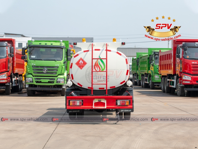 6,000 Litres Fuel Carrying Truck ISUZU - Rear