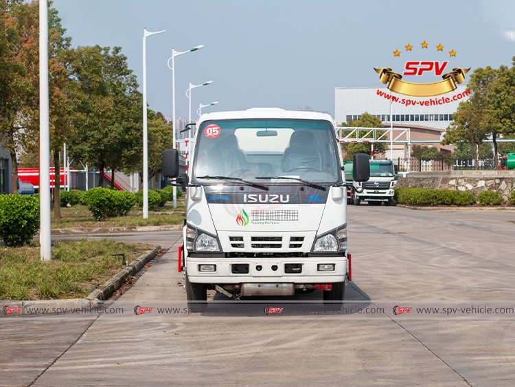 6,000 Litres Fuel Hauling Truck ISUZU - Front