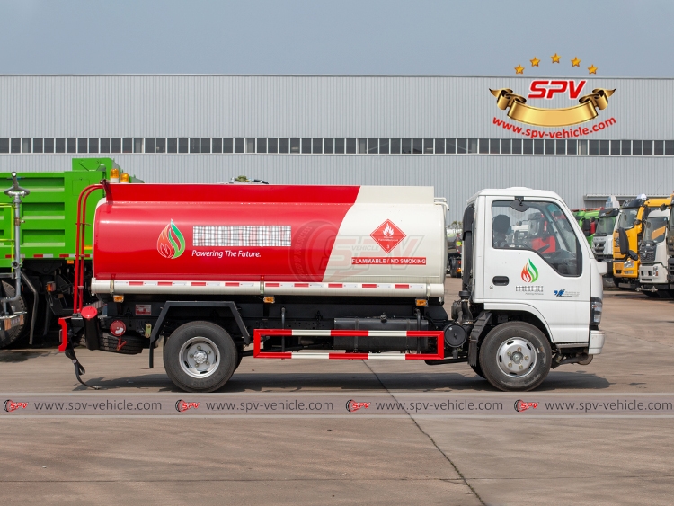 6,000 Litres Fuel Tanker ISUZU 4x2 - Right