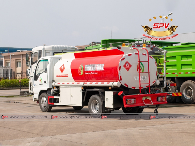 6,000 Litres Oil Bowser ISUZU - Rear Left