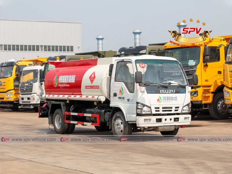 Light-duty Fuel Transfer Truck - Front Right