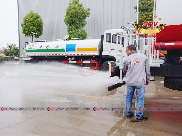 20,000 Litres Dust Spraying Truck Sinotruk - Rear Spraying Testing