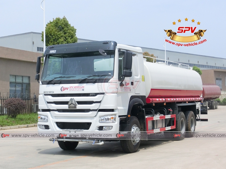 SINOTRUK 20,000 Litres Water Spraying Truck - Front Left
