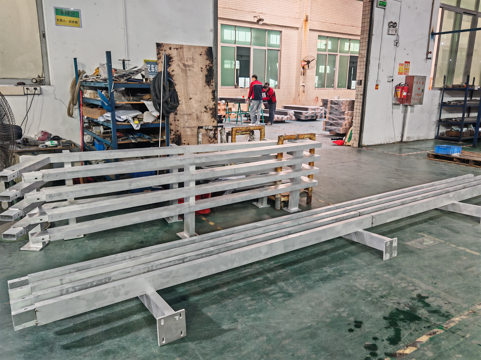 Semi-finished aluminum horizontal batten screen modules
