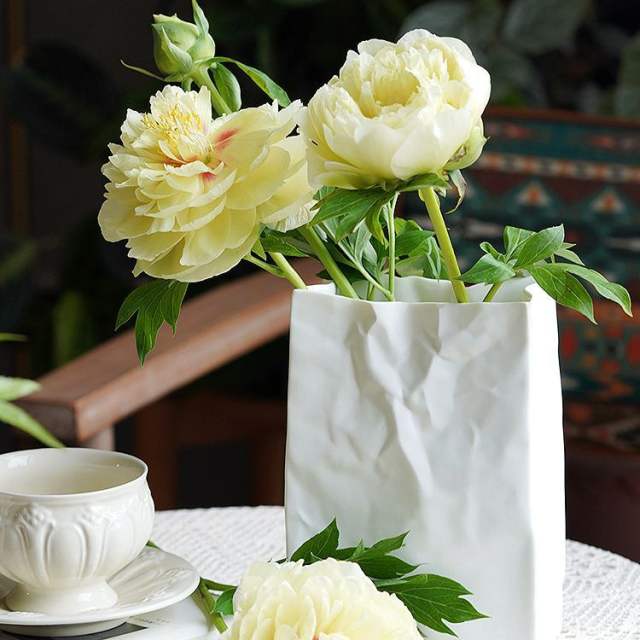 Pleated Paper Bag Ceramic Vase Home Ornaments Handmade Table Decoration PQ38007