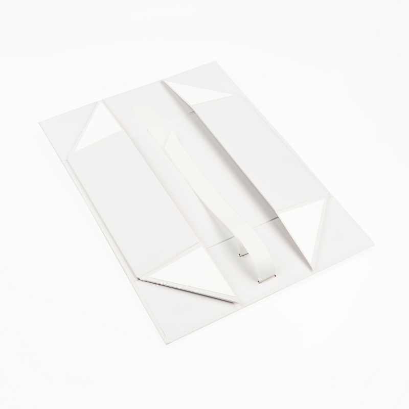 A5 White Magnetic Gift Box no ribbon