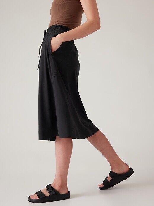 ATHLETA Arrival Skirt Minimalist Business Office Workwear Sz 8 Black 586857 EUC