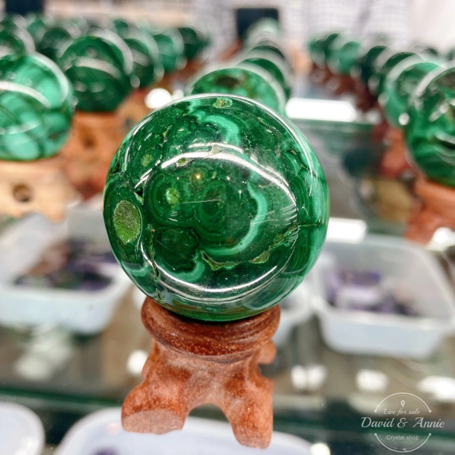Malachite sphere (good colour)