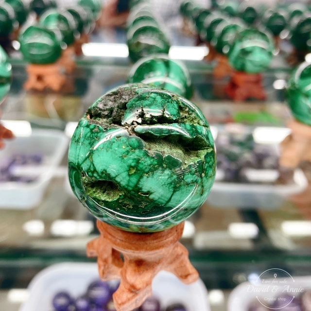 Malachite sphere (good colour)