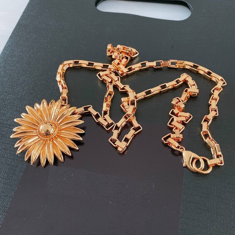 Fashionable metal chain copper material sunflower women's waist chain without punching waist chain with coat matching chain