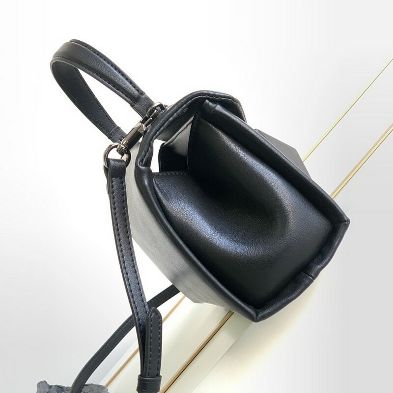 Women's mini sheepskin handbag, large prepuke rivet open and close bag, adjustable multi-purpose shoulder and back and crossbody bag