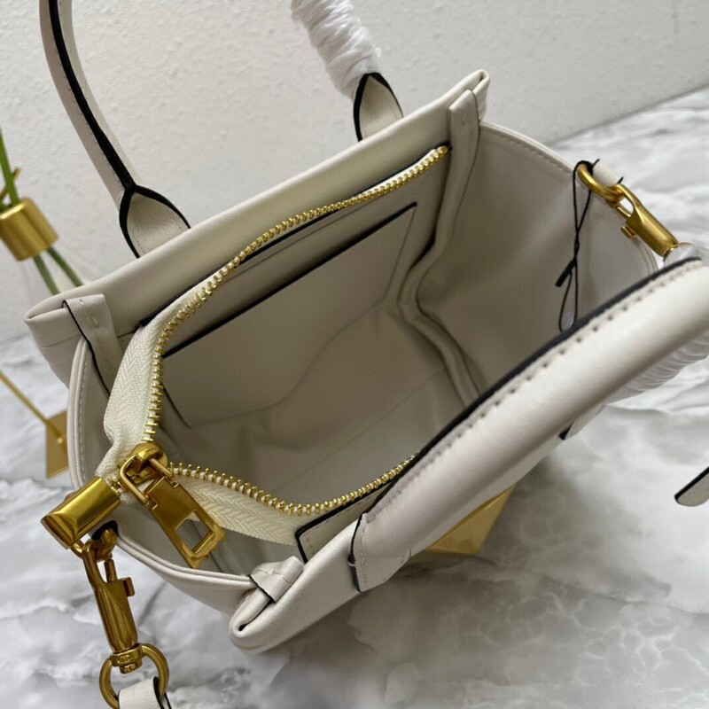 High-quality Women's Bag Multi-purpose Garavani Trumpet ONE STUD Handbag with classic oversized riveted shoulder bag