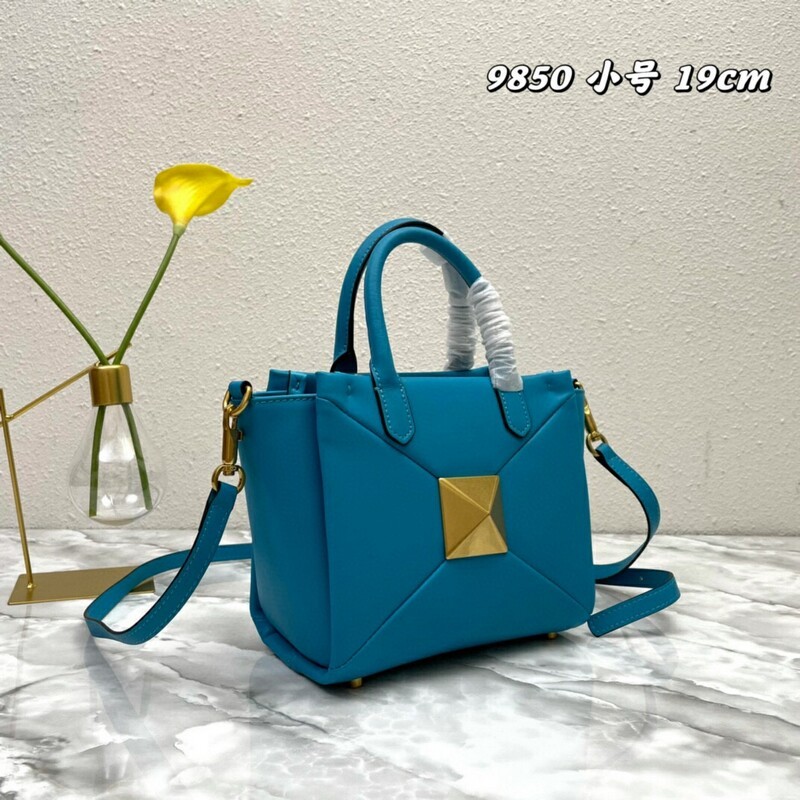 High-quality Women's Bag Multi-purpose Garavani Trumpet ONE STUD Handbag with classic oversized riveted shoulder bag