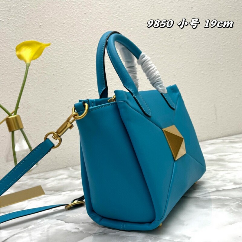 High-quality Women's Bag Multi-purpose Garavani Trumpet ONE STUD Handbag with classic oversized riveted shoulder bag