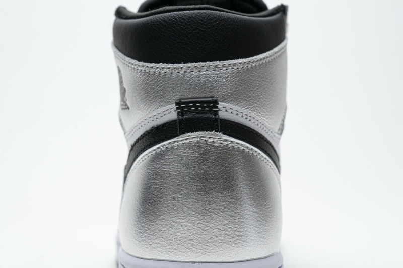 QCOFFICIAL | NIKE Air Jordan 1 High “Silver Toe”