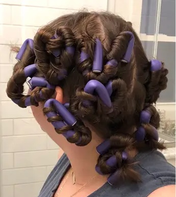 create heatless curls with foam rollers