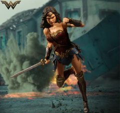 Mezco Wonder Woman One:12 Collective Wonder Woman
