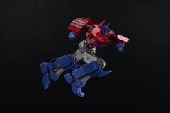 SENTINEL TOYS TRANSFORMERS FURAI MODEL IDW OPTIMUS PRIME