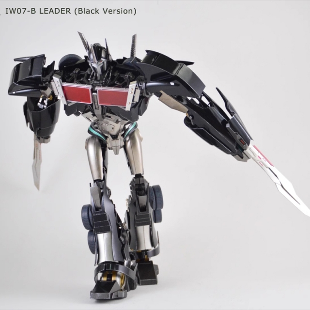 IRON WARRIOR 2.0 IW-07B DLX SCALE BLACK VERSION