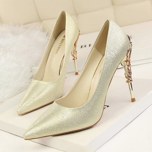 Fashion sexy shoes with high-heeled shoes, pointed shoes