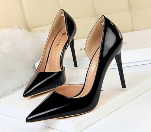 Charming Simple pointed high heels