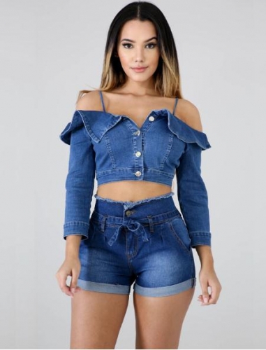 Charming Cuffed denim shorts