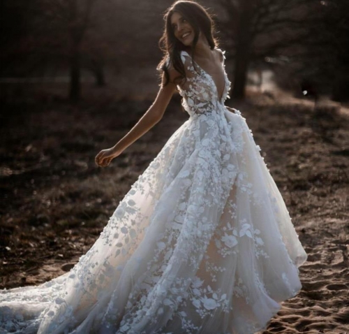 Trendy lace stitching wedding dress