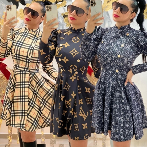 Fashionable and sexy retro style long sleeved dress