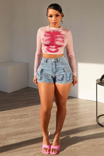 Three dimensional pocket elastic denim shorts