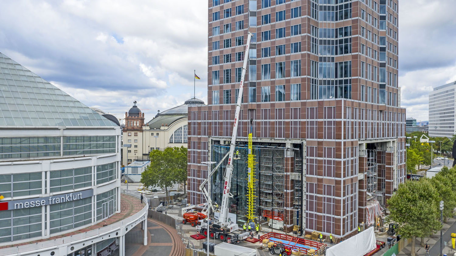 Liebherr ATs para instalação de fachada