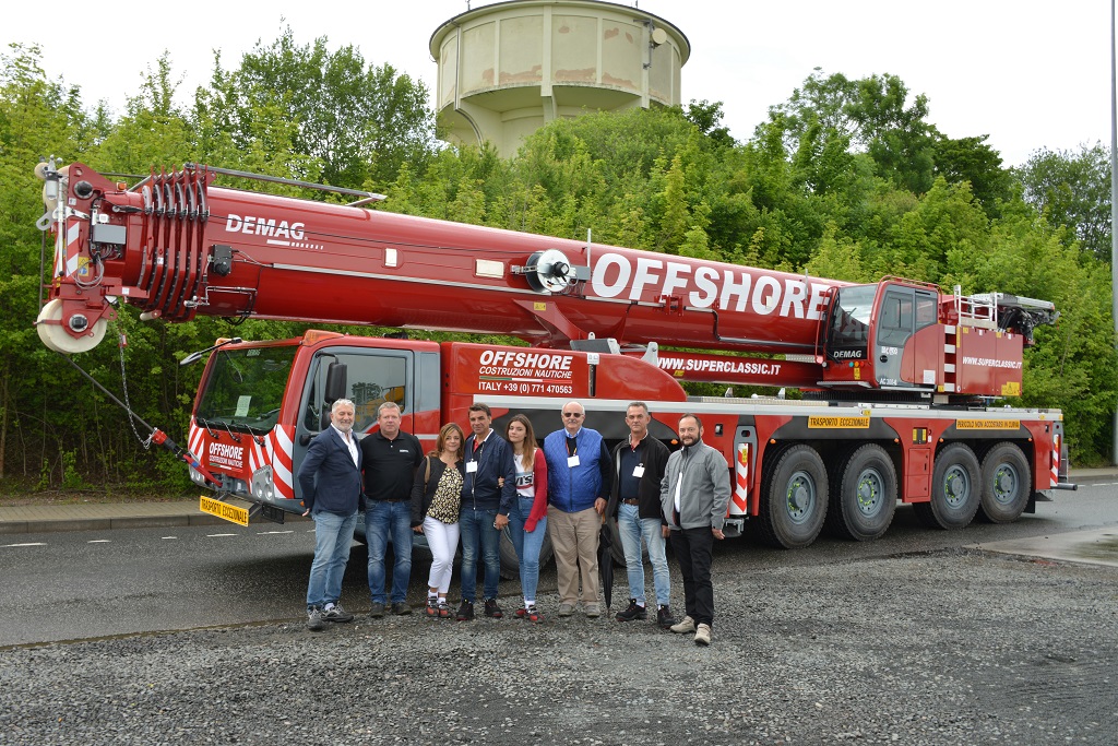 Demag AC 300-6 tudo guindaste terreno para Offshore Costruzioni Nautiche