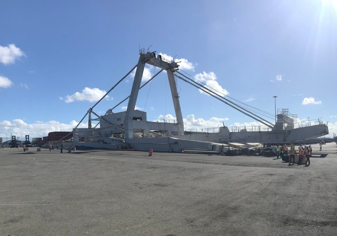 GRT DEMUELE UNA GRÚA DE 180 PIES DE BARCO A TIERRA EN SAN JUAN