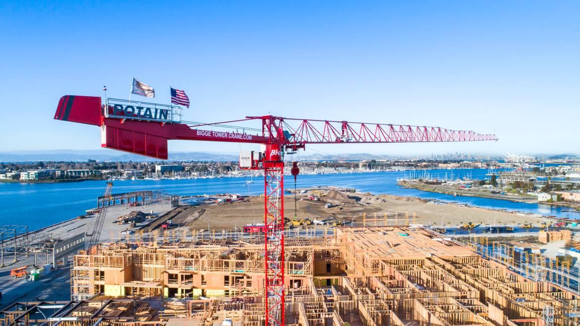 BIGGE ADQUIRE MAIS DE DUAS DÚZIAS DE NOVOS GUINDASTES DE TORRE PARA FROTA NACIONAL